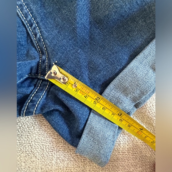 Women’s Denim Distressed Cuffed Shorts. Size Medium - Picture 8 of 8